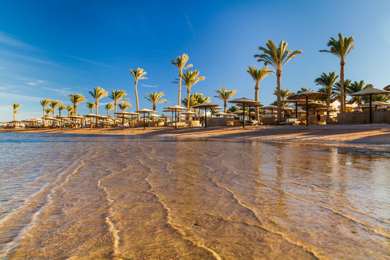 <h2 class="cms-H2-H2">4. Hurghada, Egipto</h2>
<br>
<br>Situada en las costas del mar Rojo, esta ciudad egipcia se ha convertido en uno de los destinos favoritos para quienes gustan practicar el windsurf. 
<br>
<br>Además, es cercana a las islas Giftun y el desierto árabe del este, con lo que ofrece paisajes espectaculares además de la oportunidad de practicar buceo y submarinismo. 
<br>