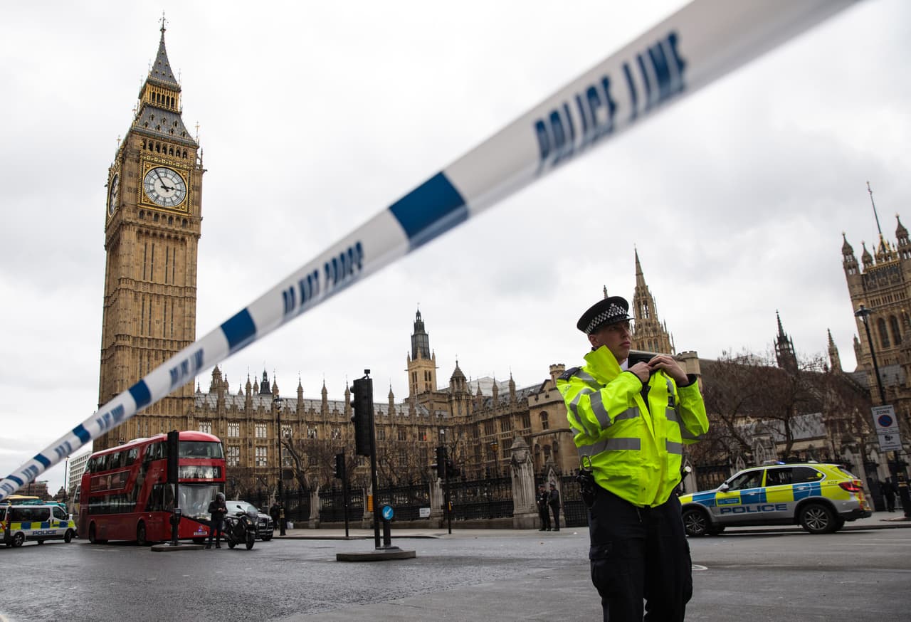 El Parlamento británico fue cerrado este miércoles luego de registarse dos ataques cerca de su sede.