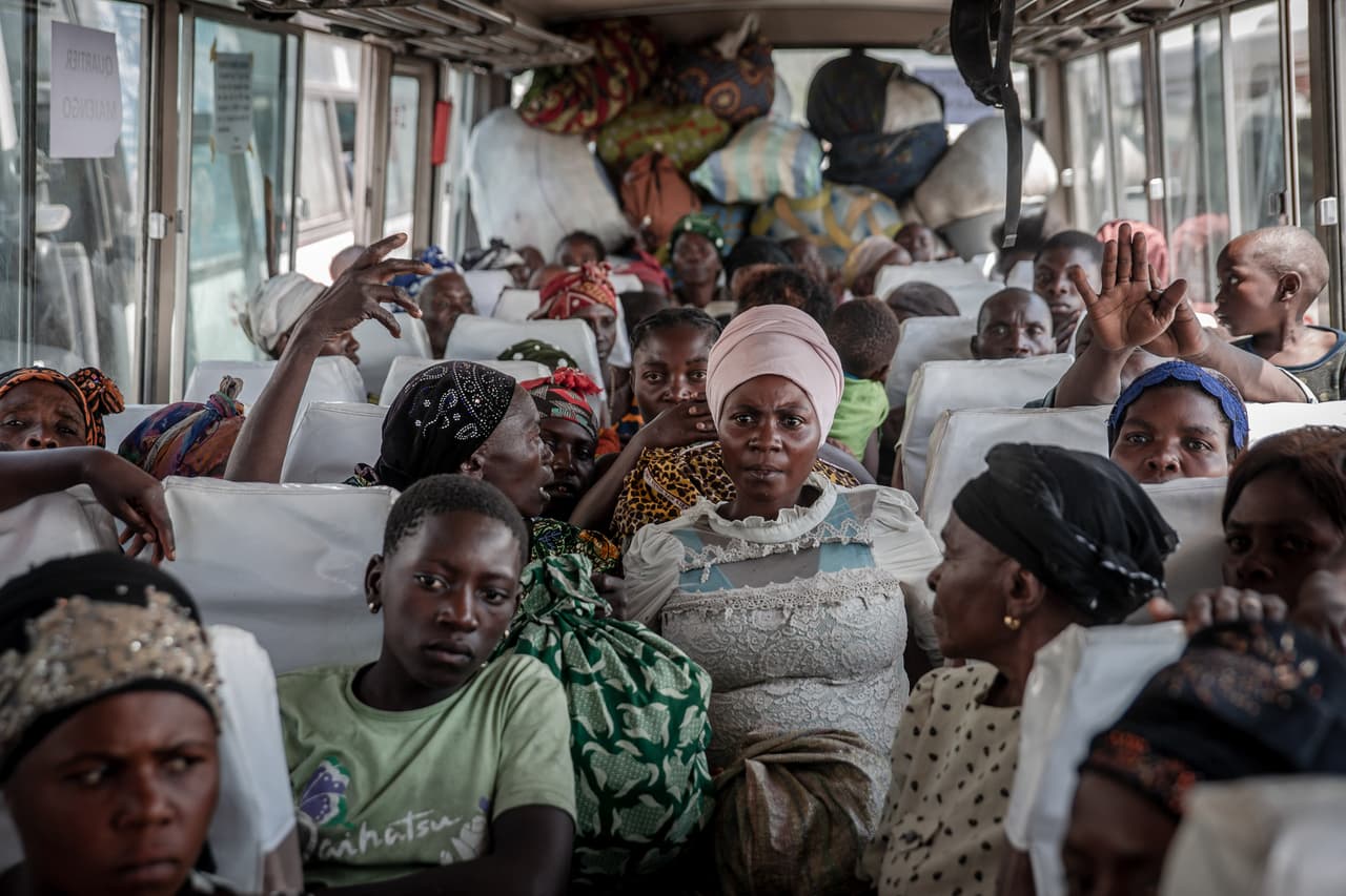 <b>República Democrática del Congo</b>
<br>
<br>Refugiados aceptados por Estados Unidos desde 2016: 
<b>50,048</b>
<br>
<br>2016: 16,370 refugiados aceptados.
<br>
<br>2017: 9,377 refugiados aceptados.
<br>
<br>2018: 7,883 refugiados aceptados.
<br>
<br>2019: 12,958 refugiados aceptados.
<br>
<br>2020: 2,868 refugiados aceptados.
<br>
<br>2021 (hasta el 30 de abril): 592 refugiados aceptados.
<br>
<br>Este país ha vivido varias guerras civiles y focos de violencia desde 2003. Los continuos combates y violaciones de derechos humanos han obligado a muchos a huir de su país. Más de 
<a href="https://www.unhcr.org/en-us/dr-congo-emergency.html"><u>918,000 refugiados y solicitantes de asilo de la República Democrática del Congo</u></a> viven en otros países africanos.
<br>
<br>La mayoría de los refugiados de este país se han establecido en Nueva York, Texas, Arizona, Kentucky y Colorado, mientras que algunos se han reubicado en Carolina del Norte.