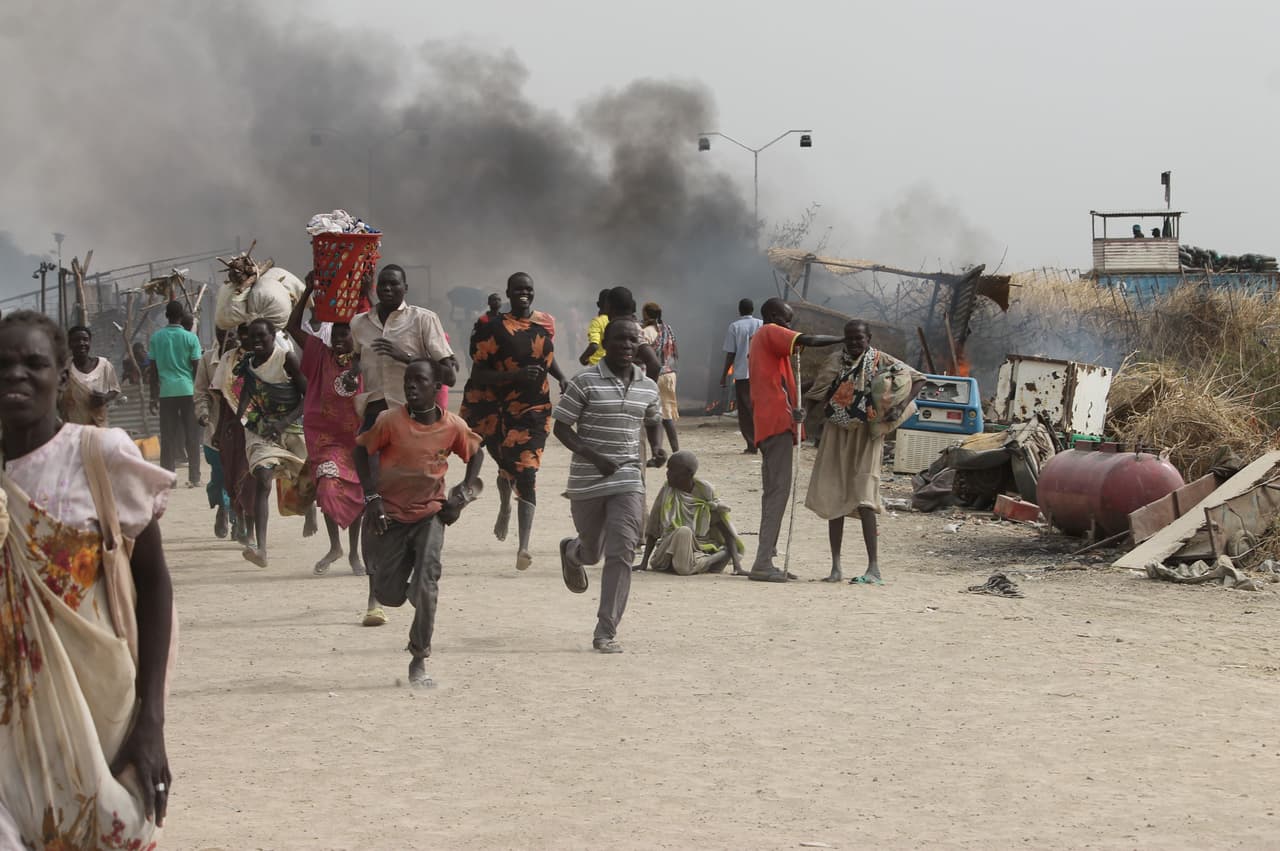 <b>7) SUDÁN. 3,450 muertes por el conflicto reportadas en 2016. </b>
<br>Sudán tiene una historia de guerras civiles religiosas. Hoy en día vive el conflicto de Darfur, en la que se habla de una limpieza étnica. Empezó en 2003 cuando el Ejército de Liberación de Sudán (SLA) y el Movimiento por Justicia e Igualdad (JEM) comenzaron a atacar objetivos del gobierno acusándolo de oprimir negros a favor de los árabes. El gobierno admitió la movilización de milicias pero niega vínculos con la milicia árabe Janjaweed, acusada de atacar a negros. EL conflicto desplazó a más de 2.5 millones de personas y cientos de miles han muerto.