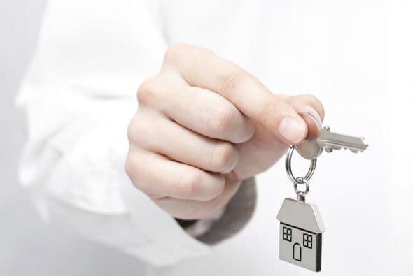 <h3 class="cms-H3-H3">¿Cómo saber si califico para el préstamo por mis ingresos?</h3>
<br>
<br>Debes saber que los parámetros de los ingresos son los establecidos por el Departamento de Vivienda y Desarrollo Urbano de Estados Unidos (HUD).
<br>
<ul>
 <li>Asistencia para personas con ingresos bajos a quienes ganen hasta el 80% del ingreso medio del área (AMI).</li>
 <li>Asistencia para la compra de ingresos medios (MIPA 120), para personas entre 8% y 120% de AMI.</li>
 <li>Asistencia para la compra de ingresos moderados (MIPA 150), para individuos con ingresos de entre el 121% a 150% AMI.</li>
</ul>