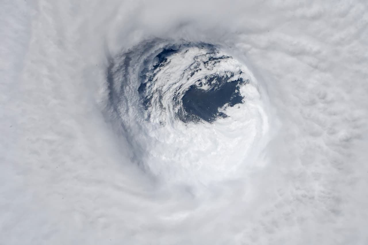 Una toma del ojo del huracán Michael desde el espacio momentos antes de tocar tierra. La foto fue publicada por la astronauta de la NASA 
<a href="https://twitter.com/AstroSerena/status/1050073203182329856">Serena Auñón-Chancellor.</a>