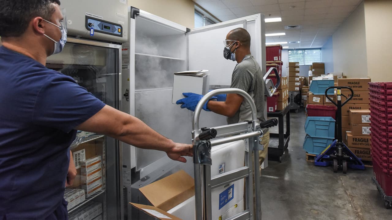 Atrium Health en Charlotte fue el primer centro de salud en recibir las primeras vacunas contra el coronavirus en Carolina del Norte.