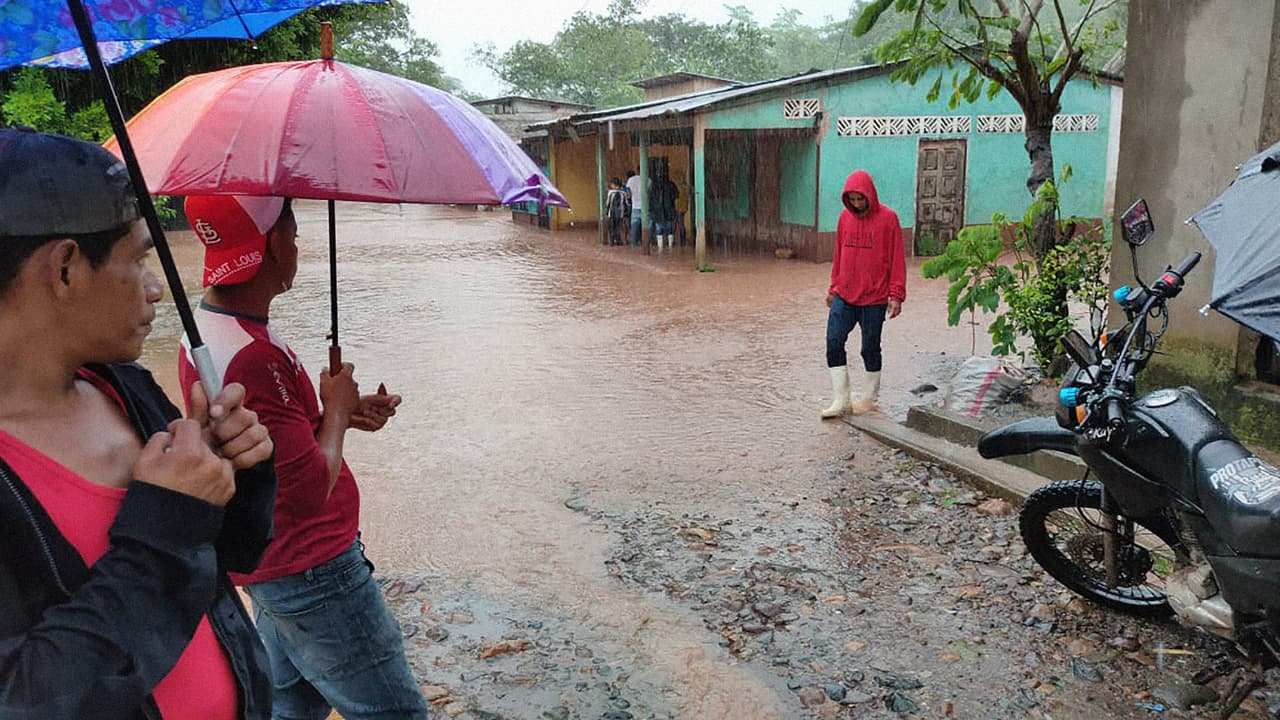 Iota tocó tierra como un poderoso huracán de categoría 4 a lo largo de casi exactamente el mismo tramo de la costa caribeña de Nicaragua que fue devastada por el poderoso huracán Eta 13 días antes.