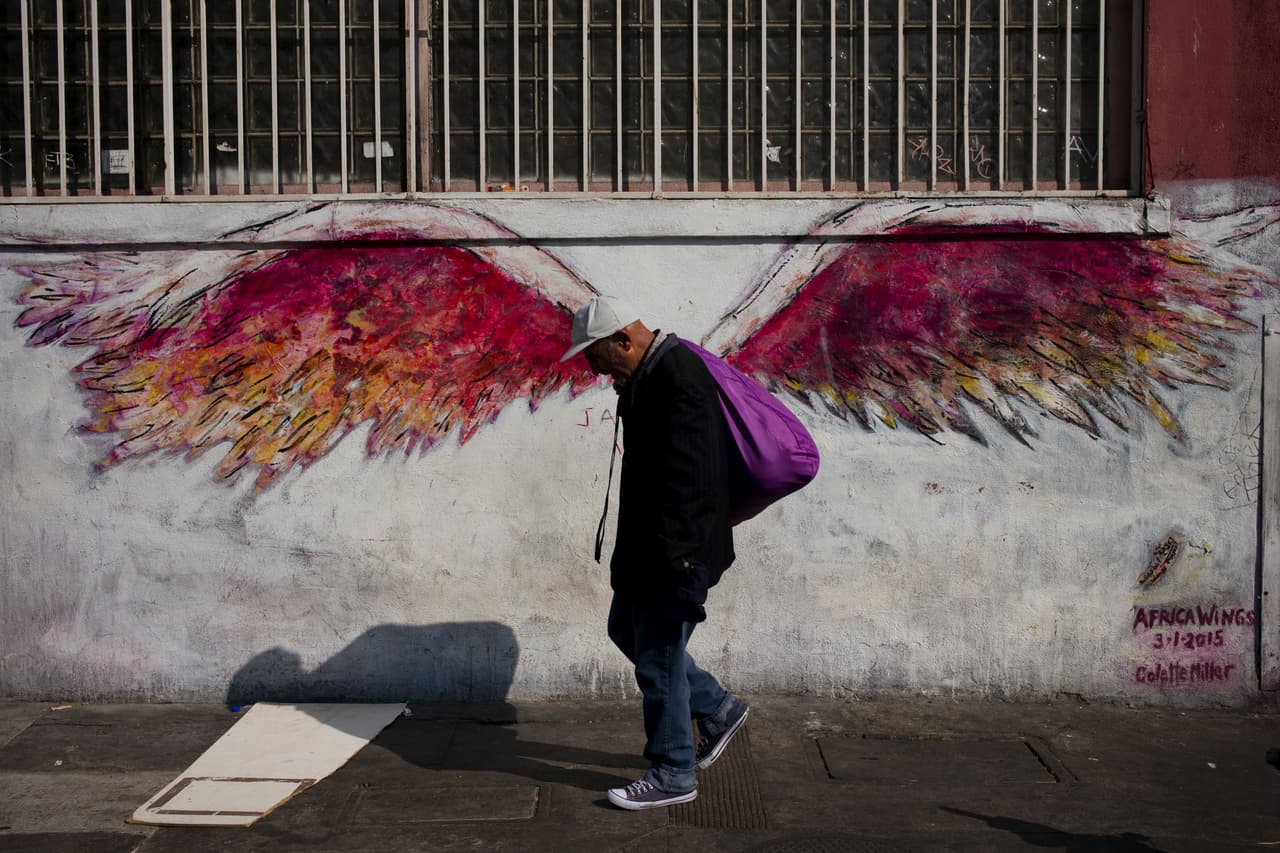 Pareciera que el desarrollo de la ciudad deja atrás a una parte importante de su población, sobre las 57,000 personas, solo en el condado de Los Ángeles.