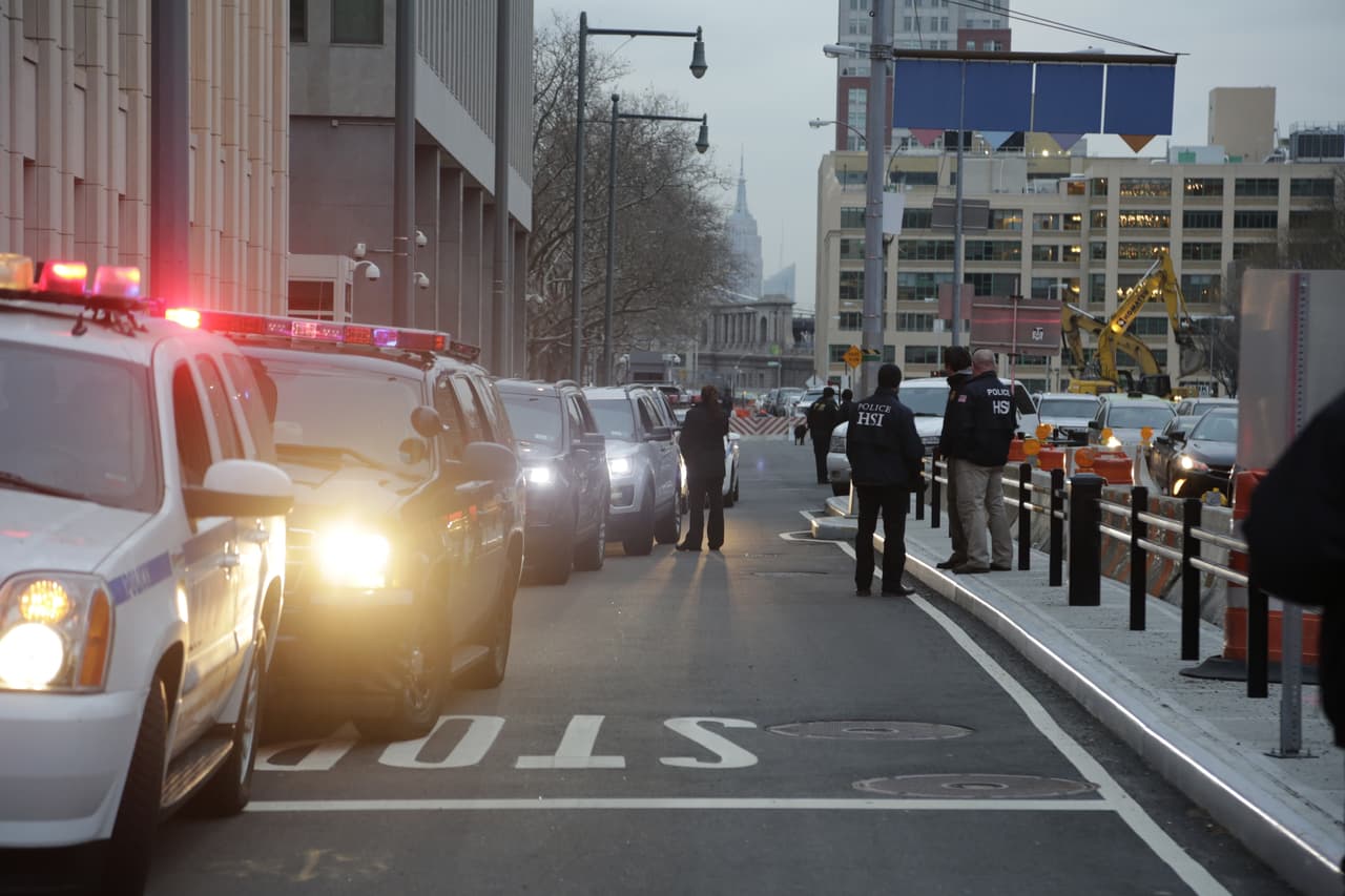 Guzmán Loera fue trasladado a una corte federal de Brooklyn, donde a las 2:00 de la tarde (hora del este) se celebró su audiencia de presentación.