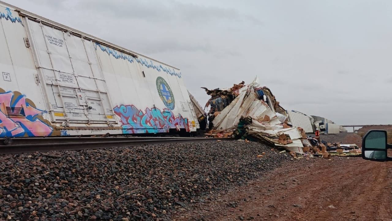 Tren de carga se descarrila al norte de Arizona; no se reportan personas lesionadas