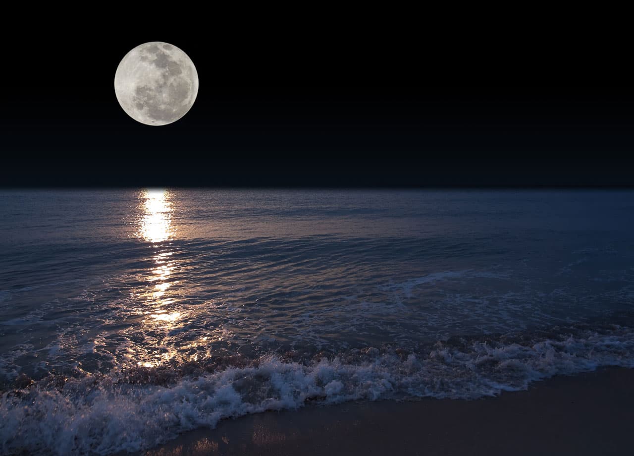Se trata de colocar un vaso de agua durante toda la noche cuando hay Luna llena a fin que quede expuesta a la acción lunar y de esa forma se magnetice. Si se refuerza con pensamientos positivos y de amor a todos, sin odios ni rencores, ¡aún mejor!