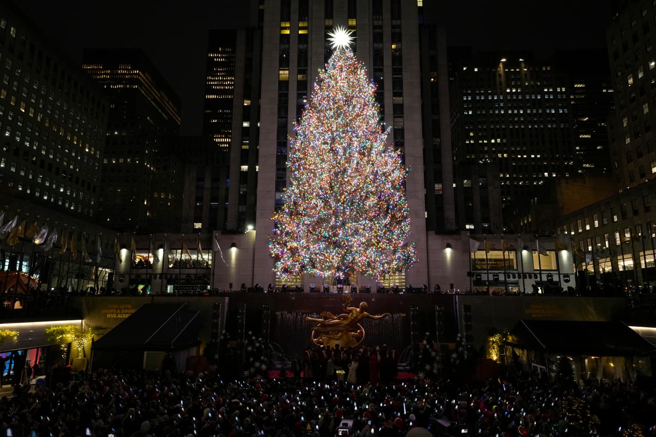 <b>El día de Navidad el árbol se encenderá durante las 24 horas </b>y el último día del año permanecerá prendido de 5:00 am a las 9:00 pm.