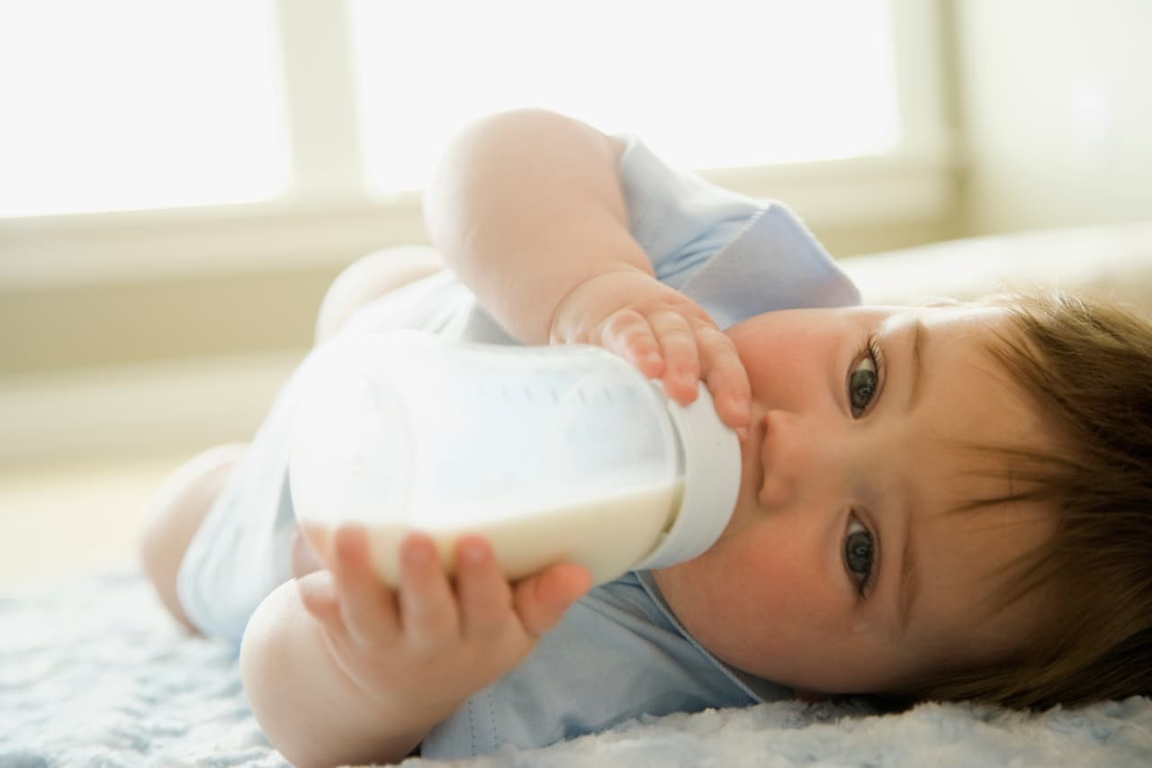 El programa Filadelfia de Mujeres, Bebés y Niños (WIC, por sus siglas en inglés) proporciona a los cuidadores elegibles una tarjeta EBT que pueden usar para comprar alimentos y fórmulas.
<br>Para inscribirse en Philadelphia WIC, envíe un correo electrónico a phillywic@northwic.org (opción preferida) o 
<a href="http://northwic.org/" target="_blank">solicite en línea</a> o llame al 
<b>(215) 978-6100</b>.