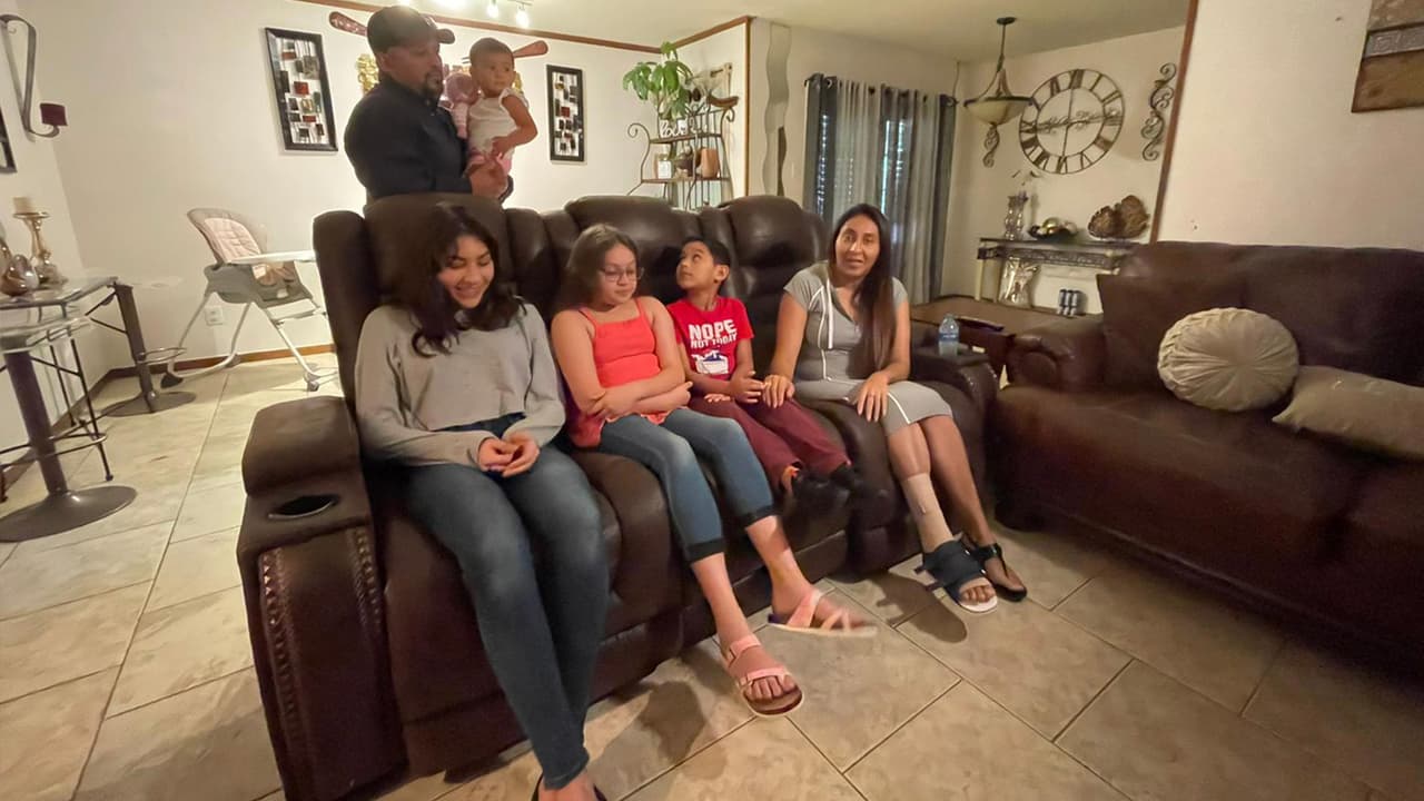 "Me cambió la vida" dijo Lou, quien agradeció el apoyo de su esposo y cuatro hijos en estos momentos tan difíciles.