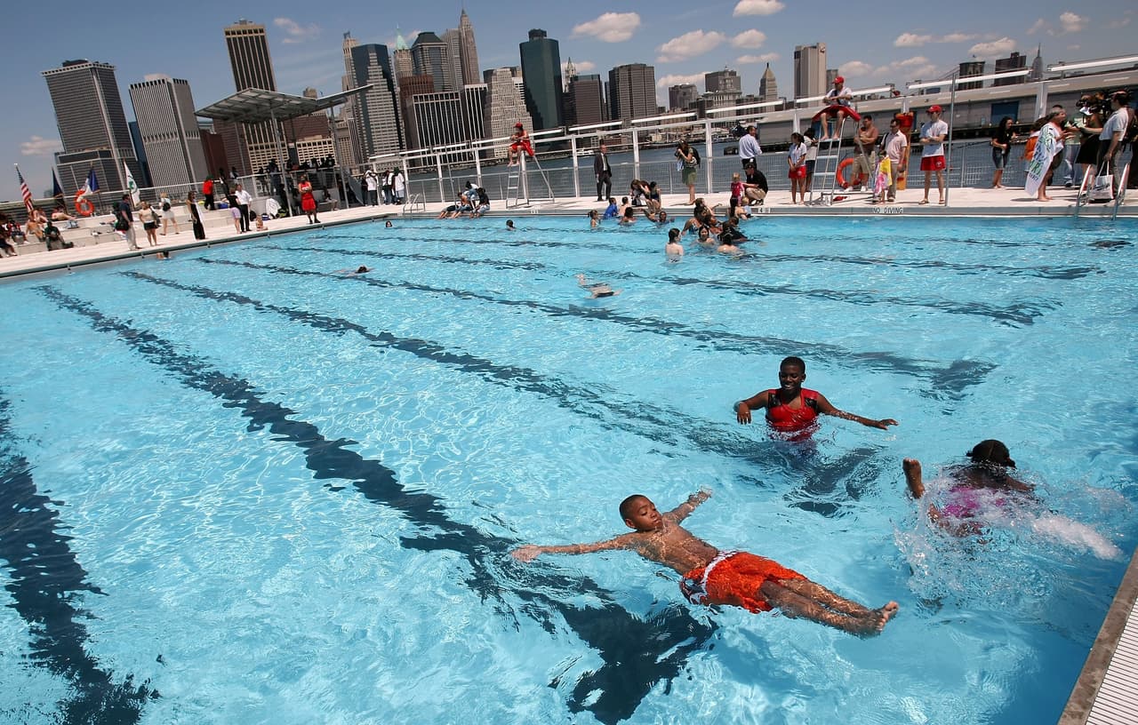 Recuerda que las piscinas públicas abrirán el 26 de junio.
