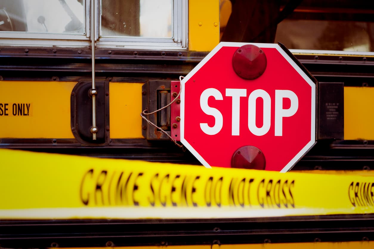 Accidente entre autobús escolar y SUV deja varios heridos en Mount Greenwood
