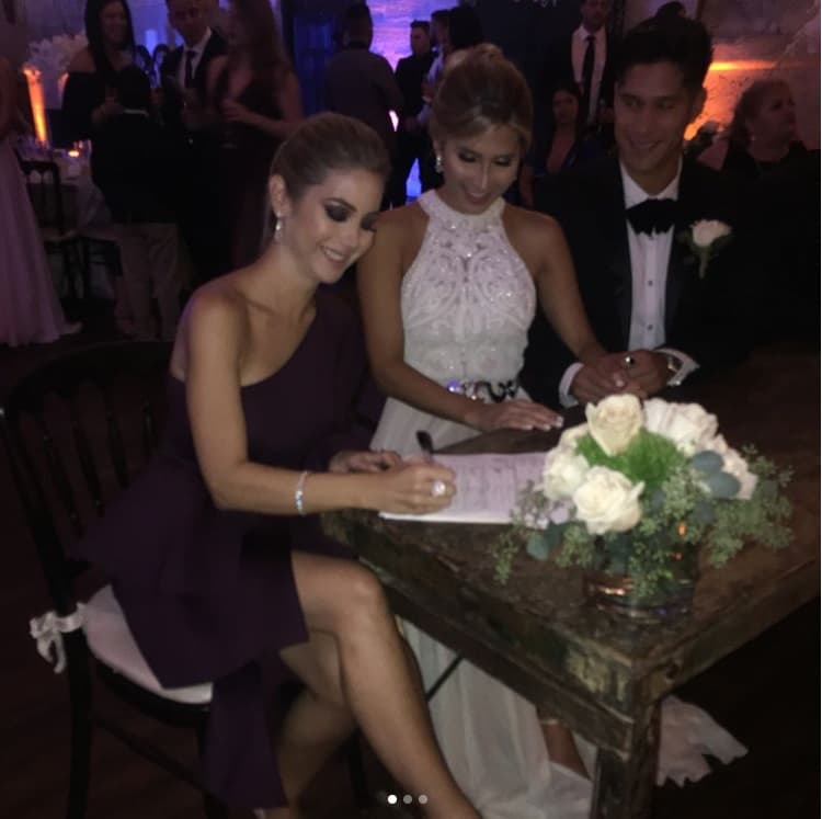Sus testigos fueron una pareja, amigos de Natasha, la guapa novia.