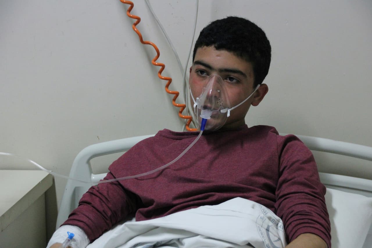 Un hospital de Reyhanli, en Turquía, recibió a varias de las víctimas. El secretario general de la ONU demandó una "clara investigación" para "eliminar todas las dudas" sobre la autoría del ataque químico. Guterres dijo que "confiaba en que el Consejo de Seguridad cumpla con su responsabilidad".