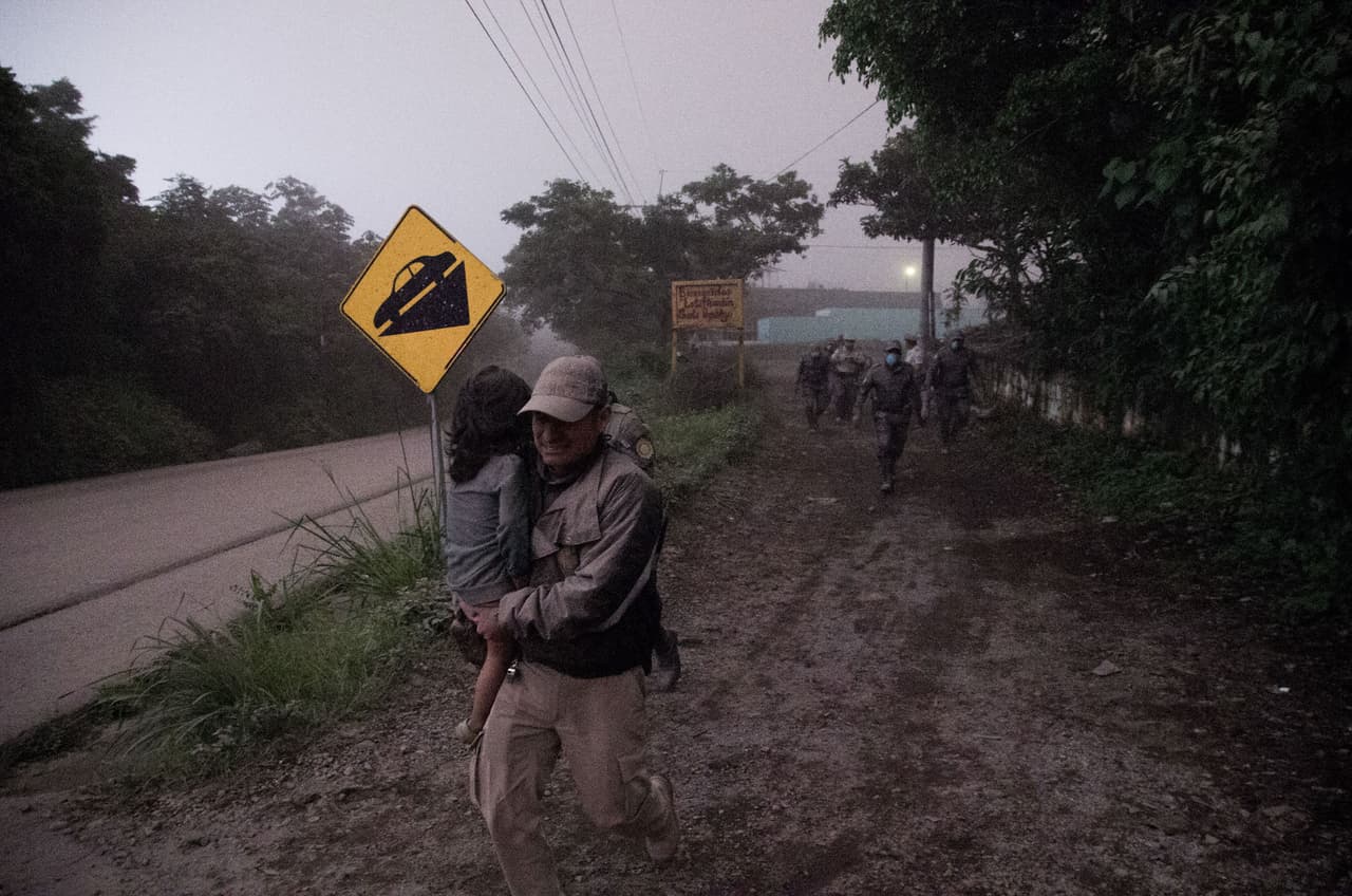Tres departamentos han sido declarados en emergencia por los daños y las pérdidas humanas que ocasionó la erupción del volcán en Guatemala.