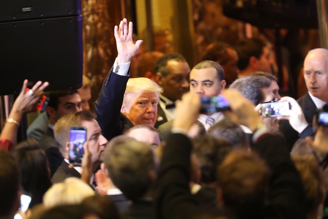 El presidente electo llegó al lobby de la torre Trump, donde se realizó la rueda de prensa.