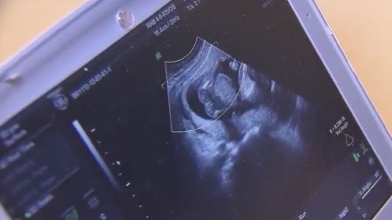 Una nueva ley en Oklahoma limitaría a texanas que viajan para abortar