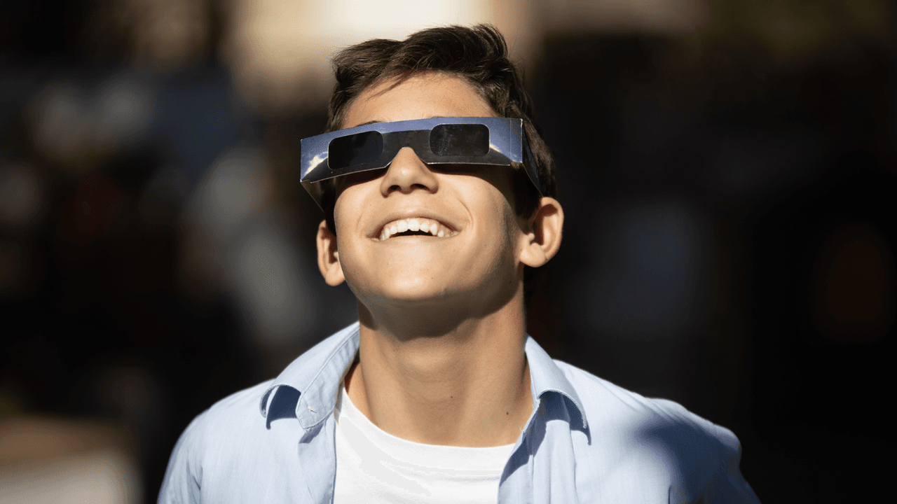 ¿Clases canceladas el día del eclipse solar? Aquí una lista de distritos de San Antonio