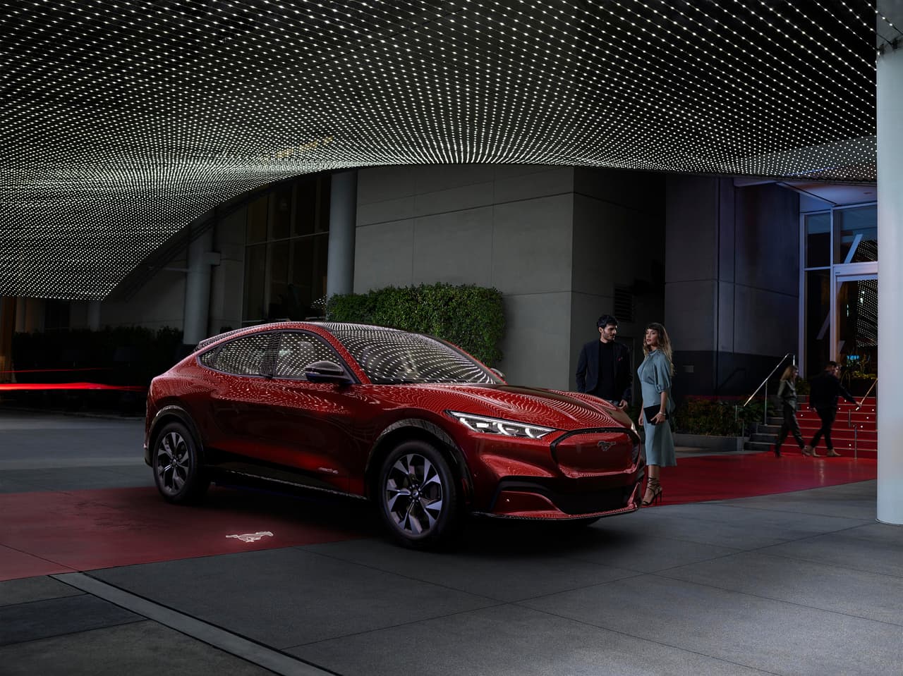 El precio inicial del Mach-E es de $43,895, mientras que la variante GT Performance incrementa su etiqueta a los $60,500.