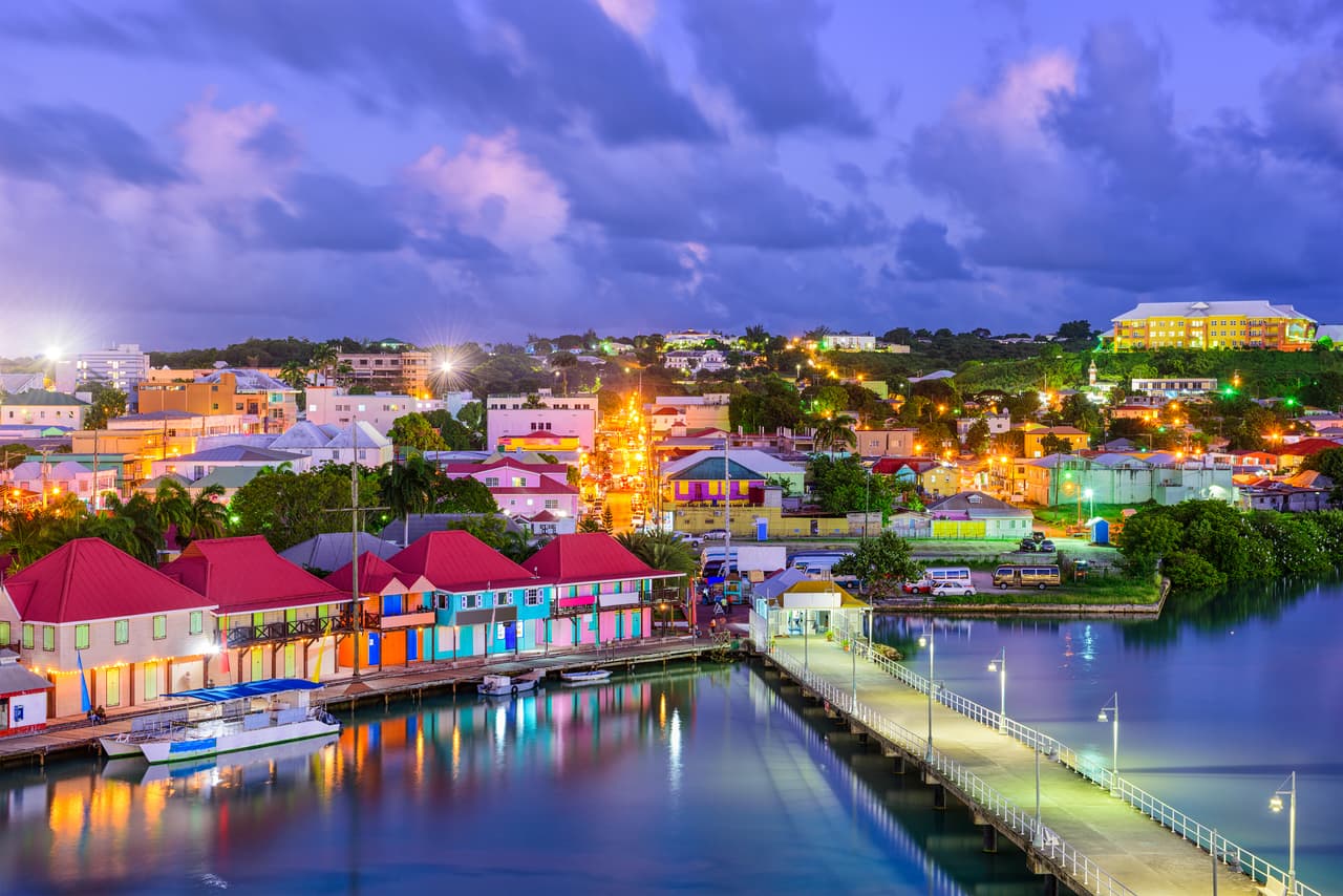 <h3 class="cms-H3-H3">15. Antigua y Barbuda</h3>
<br>
<br>➡️ 
<b>Porcentaje de población nacida en otro país: </b>30.01%
<br>
<br>➡️
<b> Total de población inmigrante: </b>29,386
<br>
<br>➡️
<b> Población:</b> 97,928
<br>
