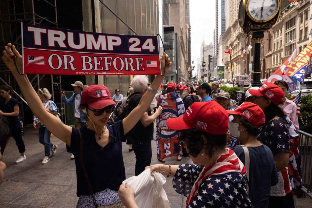 ¿Por qué la candidatura de Trump no se hunde pese a sus problemas legales?