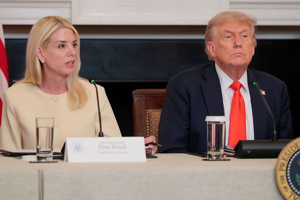 Gobierno de Trump | Últimas noticias: en vivo | Bondi dice que pedirá publicar documentos del gran jurado que investigó a Epstein