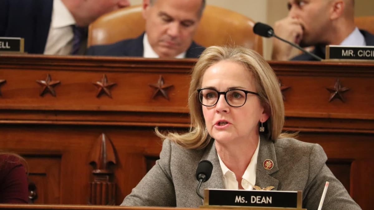 “Este presidente debe rendir cuentas”: Congresista de Pensilvania habla sobre juicio político contra Trump