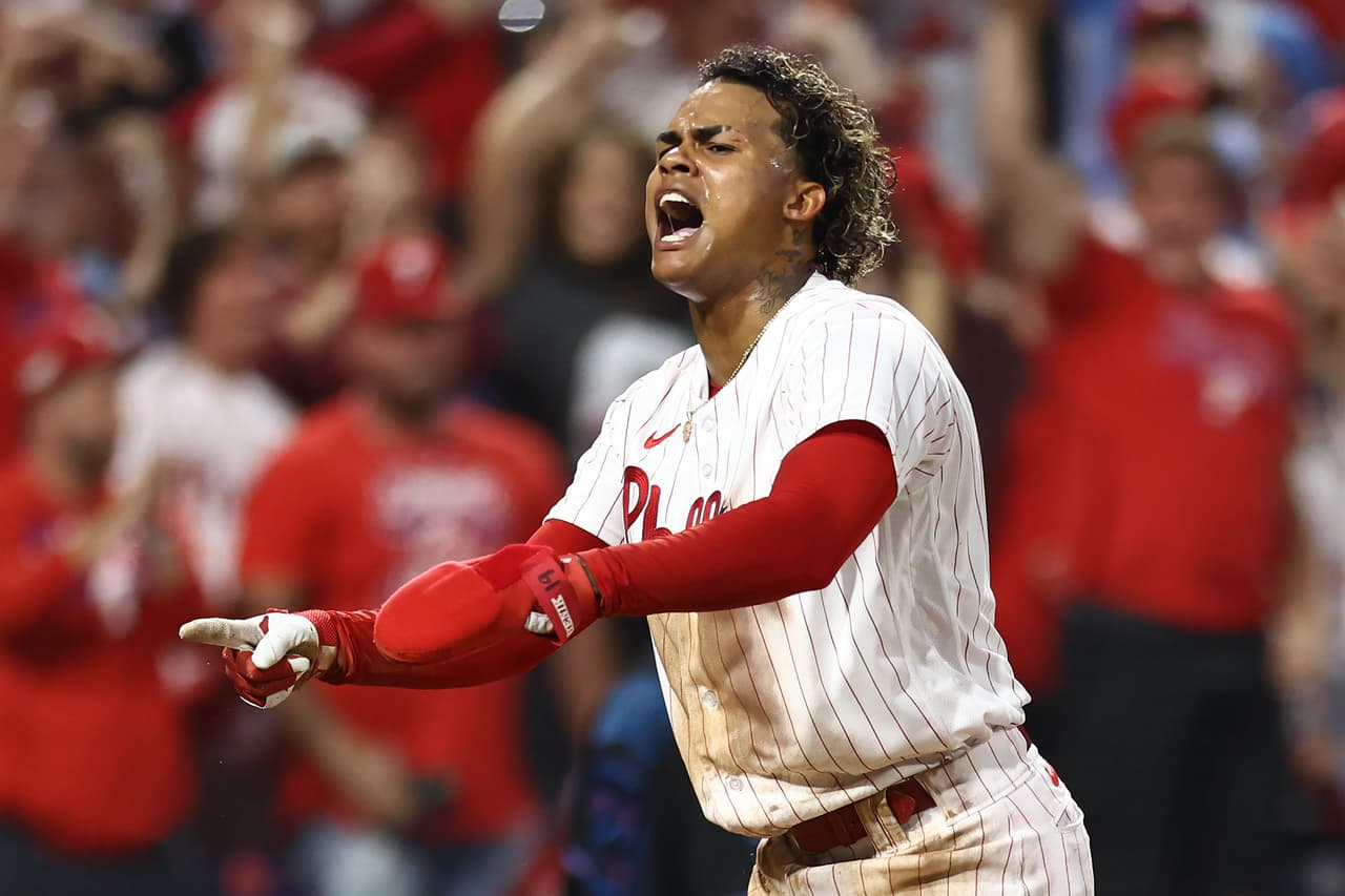 Cristian Pache celebra anotar una carrera durante la tercera entrada contra los Marlins.