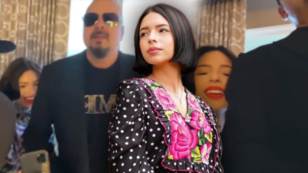 “Qué grosero eres”: Ángela Aguilar le reclama a su papá por robarle cámara en plena transmisión en vivo