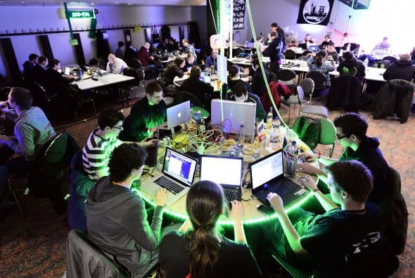 El mayor congreso europeo de piratas informáticos, organizado por el Chaos Computer Club (CCC), abrió hoy en Hamburgo, en el norte de Alemania, con un llamamiento a la resistencia frente a los sistemas estatales de control.