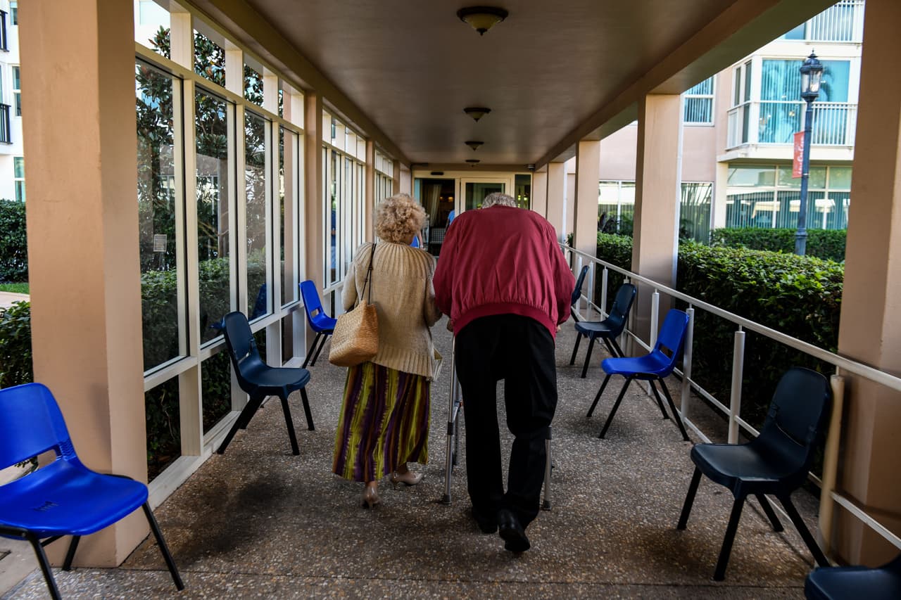 La segunda etapa iniciará unas 2 o 3 semanas después de la primera fase. Las autoridades quitarán la orden de quedarse en casa, pero seguirán enfatizando en que las poblaciones vulnerables permanezcan en sus hogares. (Fase 2)