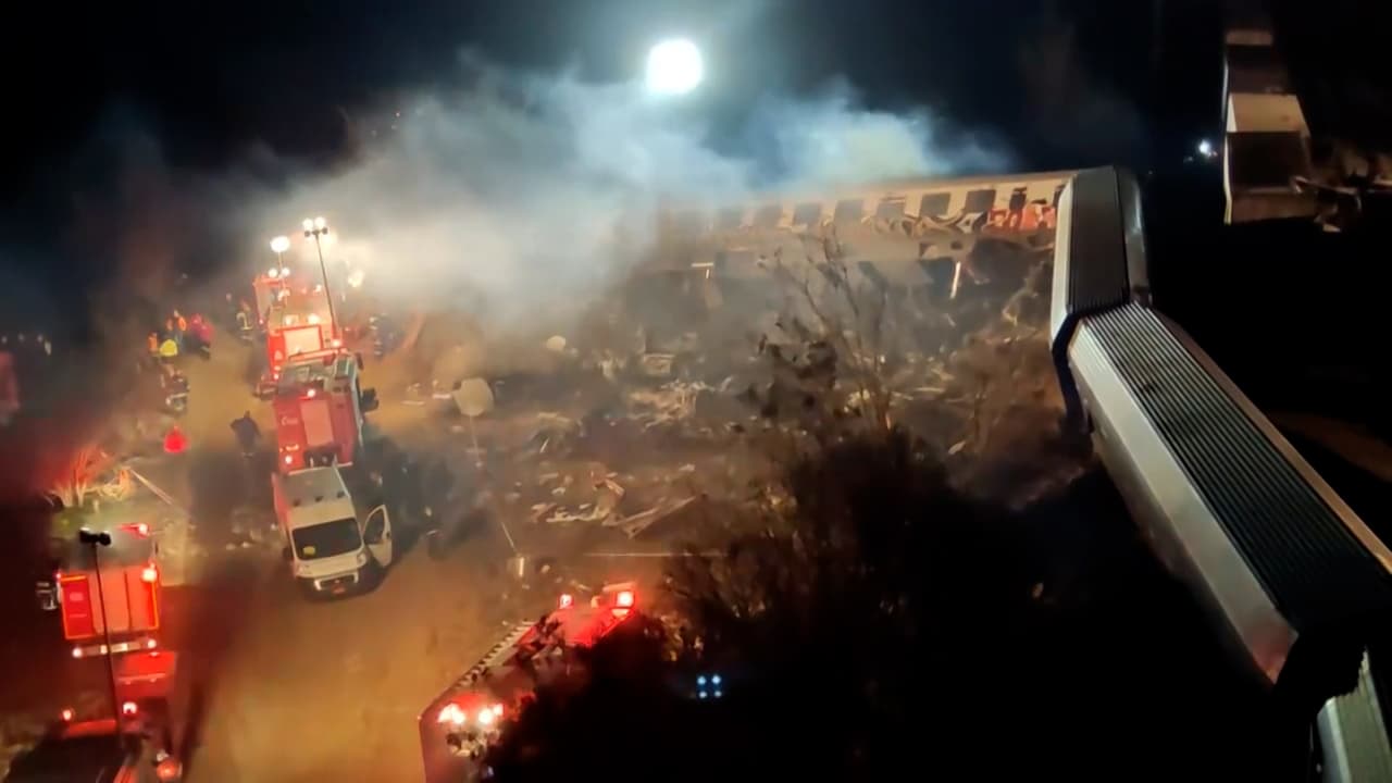 Stergios Minenis, un pasajero de uno de los trenes que chocó contra otro en Grecia, cuenta el pánico que vivió durante el accidente que dejó decenas de heridos y muertos. 
<a href="https://www.univision.com/noticias/mundo/choque-trenes-grecia-muertos-heridos" target="_blank">Sigue las últimas noticias en Univision. </a>