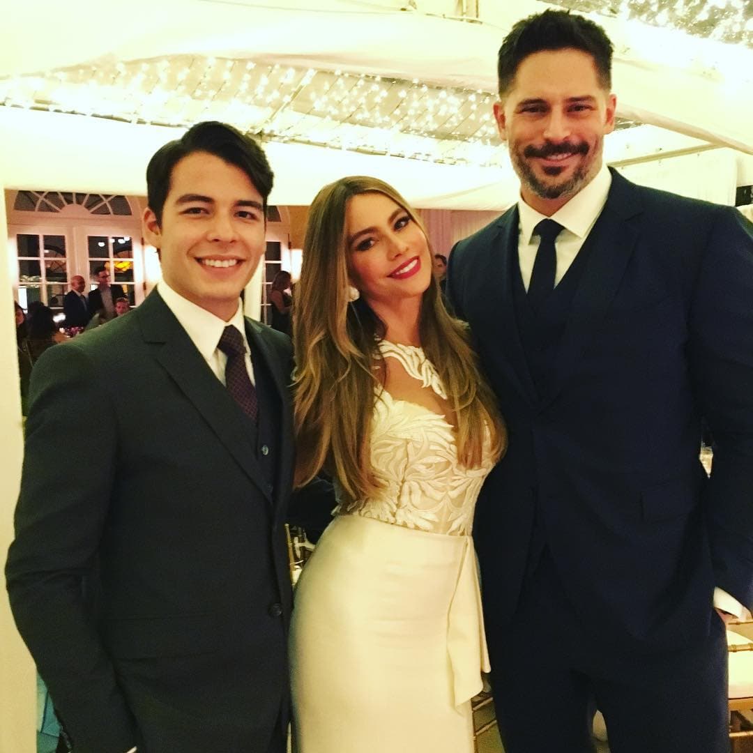 Aquí con los novios.