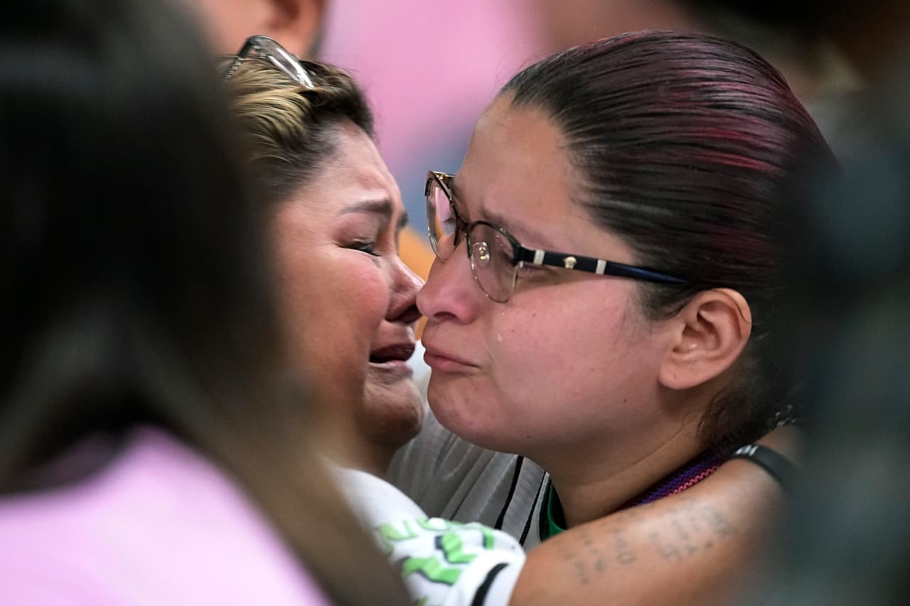 "¡Cobardes!": familiares de las víctimas de Uvalde arremeten contra el nuevo informe que absuelve a la policía 