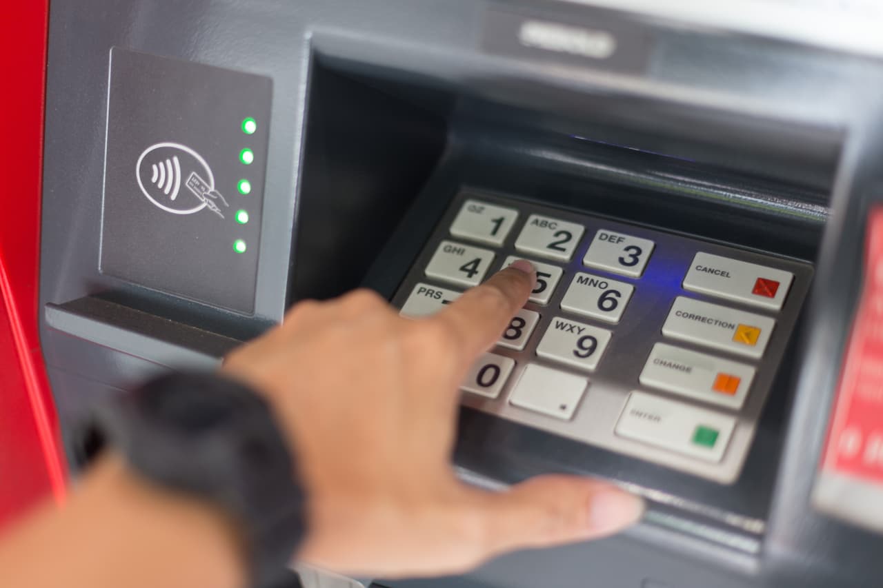 <h3 class="cms-H3-H3">1. Cambia el PIN </h3>
<br>Utiliza un PIN con dígitos no repetitivos y cámbialo constantemente para evitar que los estafadores accedan fácilmente a tu cuenta.