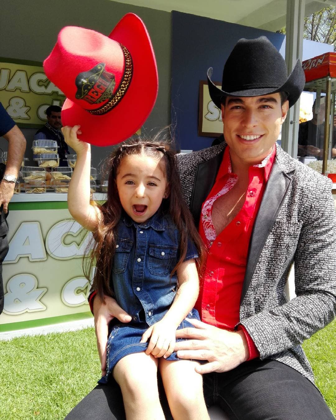 <b><a href="http://www.univision.com/temas/danilo-carrera">Danilo Carrera</a></b> es uno de los galanes más codiciados del mundo de las telenovelas, y al parecer alguien del medio artístico ya le robó el corazón, aunque su cariño sólo sea de manera amistosa, pues la joven actriz 
<b>Lara Campos</b> se ha vuelto una de sus mejores amigas y gran compañera de trabajo.