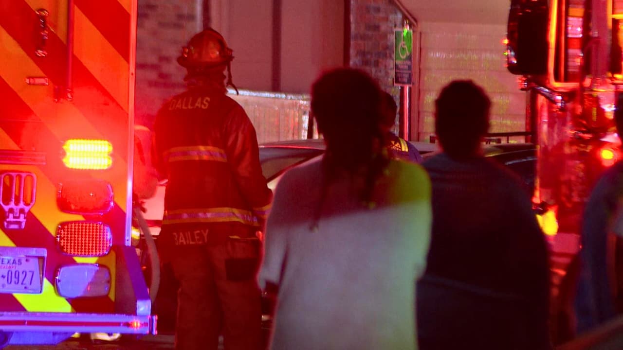 <b>Cuatro personas fueron atendidas en el lugar por inhalación de humo</b>. La Cruz Roja llegó poco después para brindar asistencia a
<b> cinco familias que lo perdieron todo</b>. Aunque el edificio tenía 24 apartamentos, 
<b>solo cinco estaban ocupados al momento del siniestro</b>, según las autoridades.