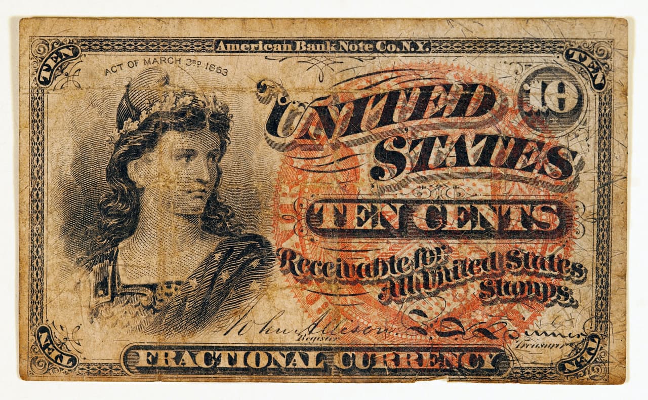 La escasez de monedas metálicas llevó a los bancos a emitir billetes como una garantía de futuros pagos en metales preciosos. Esto marcó el comienzo de una nueva era en la regulación monetaria internacional y fue el primer paso en un nuevo sistema económico que siglos después condujo al nacimiento de las tarjetas de crédito y la banca electrónica.
<br>