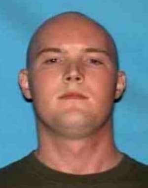<b>Stephen Joseph Vess es un fugitivo </b>condado de Rockwall, Texas, incluyendo la ciudad de Mabank.
<br>
<br>Por su arresto hay $3,000 de recompensa.
<br>
<br>En agosto de 2014, Vess fue detenido en el condado de Rockwall por 
<b>agresión sexual a un menor </b>y posteriormente quedó en libertad bajo fianza. 
<br>
<br>Ese mismo año no compareció ante el tribunal y el 13 de noviembre de 2014, 
<b>en el condado de Rockwall,</b> se emitieron 
<b>órdenes de detención en su contra </b>por 
<b>agresión sexual a un menor y posesión de pornografía infantil.</b>