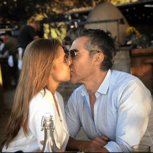 Mientras Adrián Uribe continúa cautivando a sus fans con románticos momentos junto a su novia, te invitamos a disfrutar los días de cuarentena con El Vítor en 
<b>Nosotros los Guapos</b> todos los martes a las 7P/6C por Galavisión.