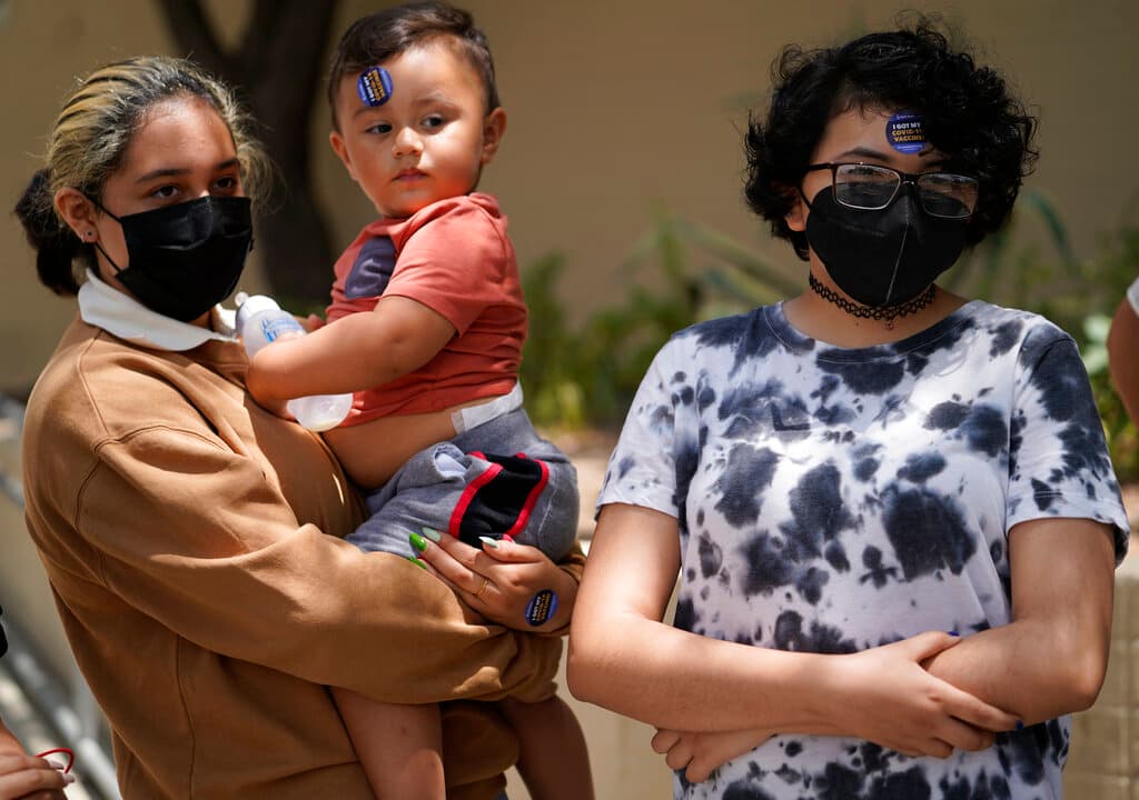 Las personas indocumentadas que presentan sus impuestos con número de ITIN también califican para este dinero bajo el 
<b>CalEITC</b> que es el 
<b>Crédito Tributario por Ingreso del Trabajo que se da en California.</b>