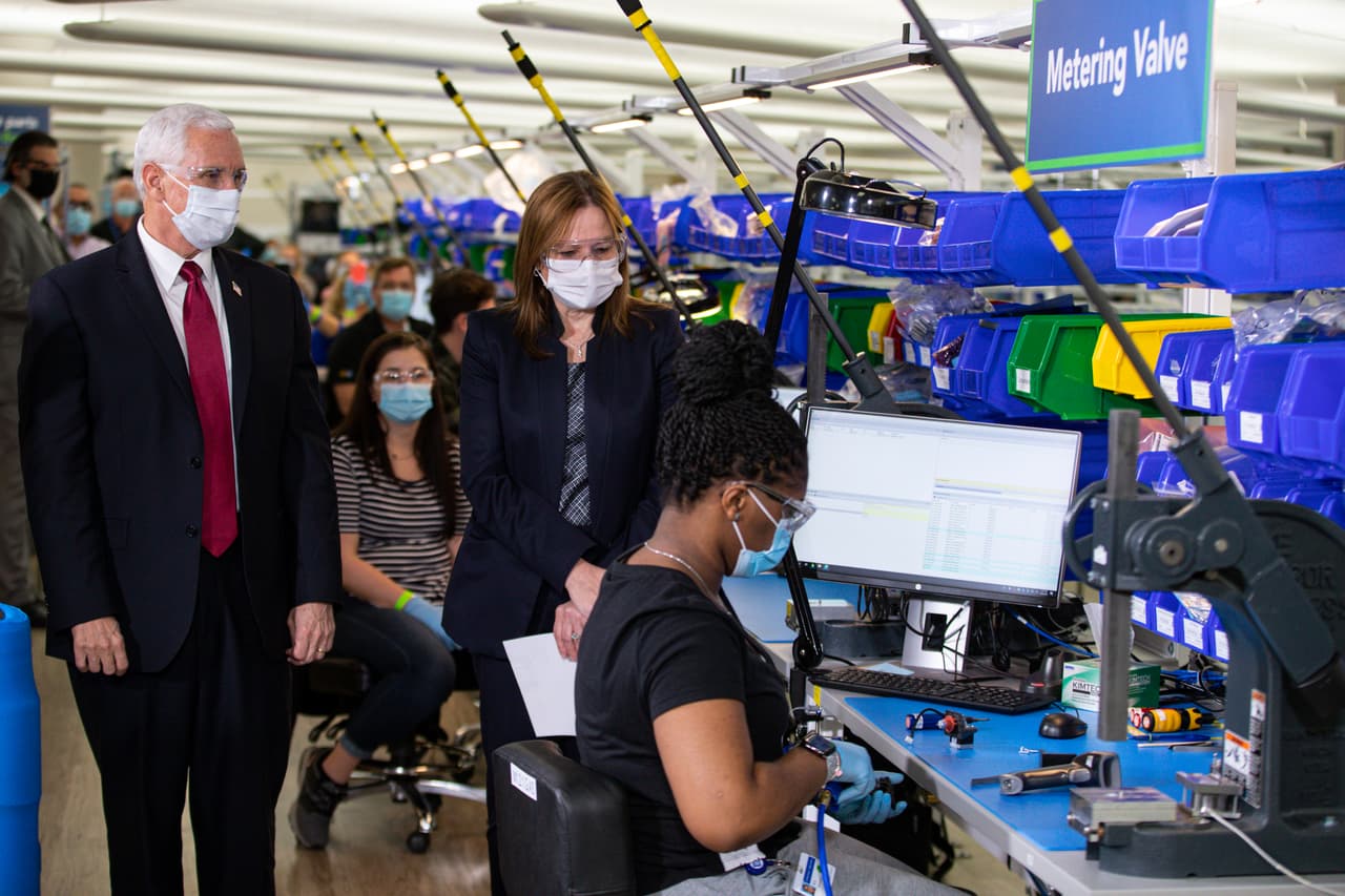 <b>General Motors.</b> La empresa automotriz anunció que está contratando empleados temporales para ensamblar respiradores artificiales en su planta de Kokomo, Indiana, donde necesitan unas 1,100 personas. Esta empresa tiene un contrato con el gobierno para fabricar 30,000 de estos aparatos para el mes de agosto. 
<a href="https://www.univision.com/noticias/salud/mapa-actualizado-del-coronavirus-cifras-de-casos-confirmados-y-fallecidos"><u>Vea aquí nuestro mapa actualizado del coronavirus: cifras de casos confirmados y fallecidos</u></a>
<br>