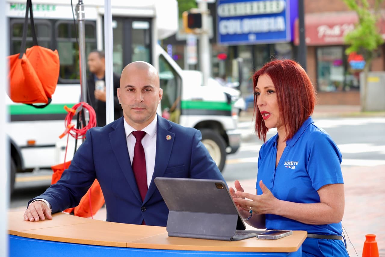 El alcalde de Perth Amboy, Helmim Caba, entrevistado por 
<a href="https://www.univision.com/local/nueva-york-wxtv/ana-patricia-candiani" target="_blank">Ana Patricia Candiani</a>.