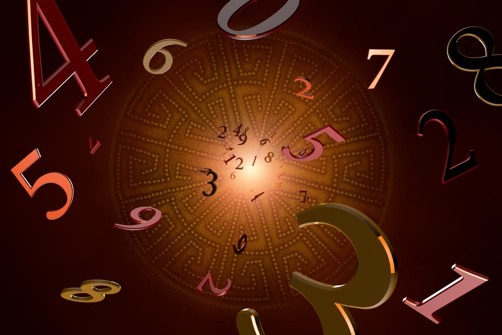 La Numerología es una disciplina o conjunto de creencias que asegura que los números tienen una relación espiritual con todo lo que nos rodea.