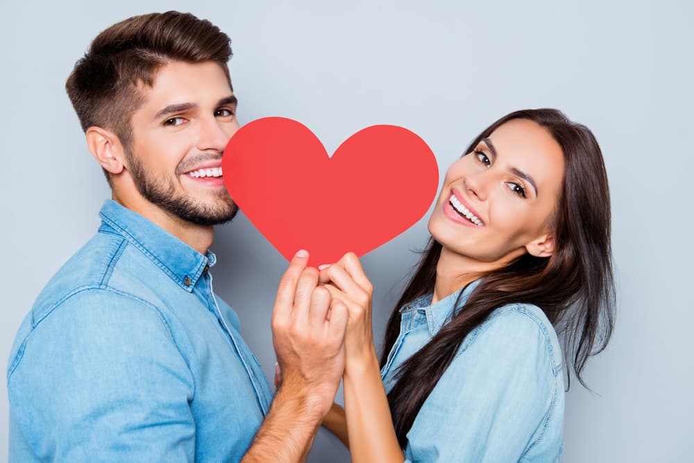Así vemos, cuando el corazón se contrae, es yang, activo, positivo, bombea la sangre – la llamada sístole. Inmediatamente se relaja para llenarse nuevamente de sangre –pasivo, yin, la diástole-, y pasar enseguida a bombear nuevamente la sangre.