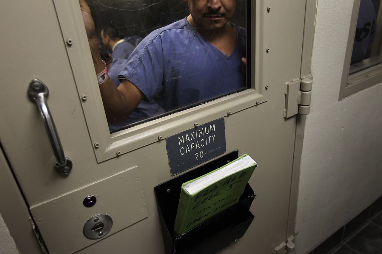 Estudio revela que las detenciones de ICE ayudaron a la propagación del coronavirus
