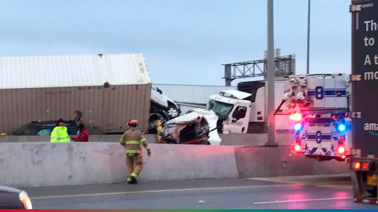 Los conductores consideran presentar una demanda contra la ciudad, por no hacer un tratamiento al camino y evitar el accidente ocasionado por el mal tiempo. 
<a href="https://bit.ly/DescargaUforia " target="_blank">Descarga gratis Uforia App </a>