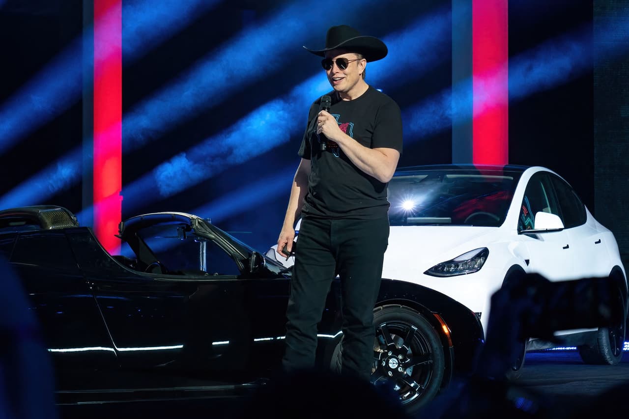 Musk es considerada la persona más rica del mundo con un patrimonio neto estimado actual de alrededor de $ 280 mil millones, según la revista Forbes.