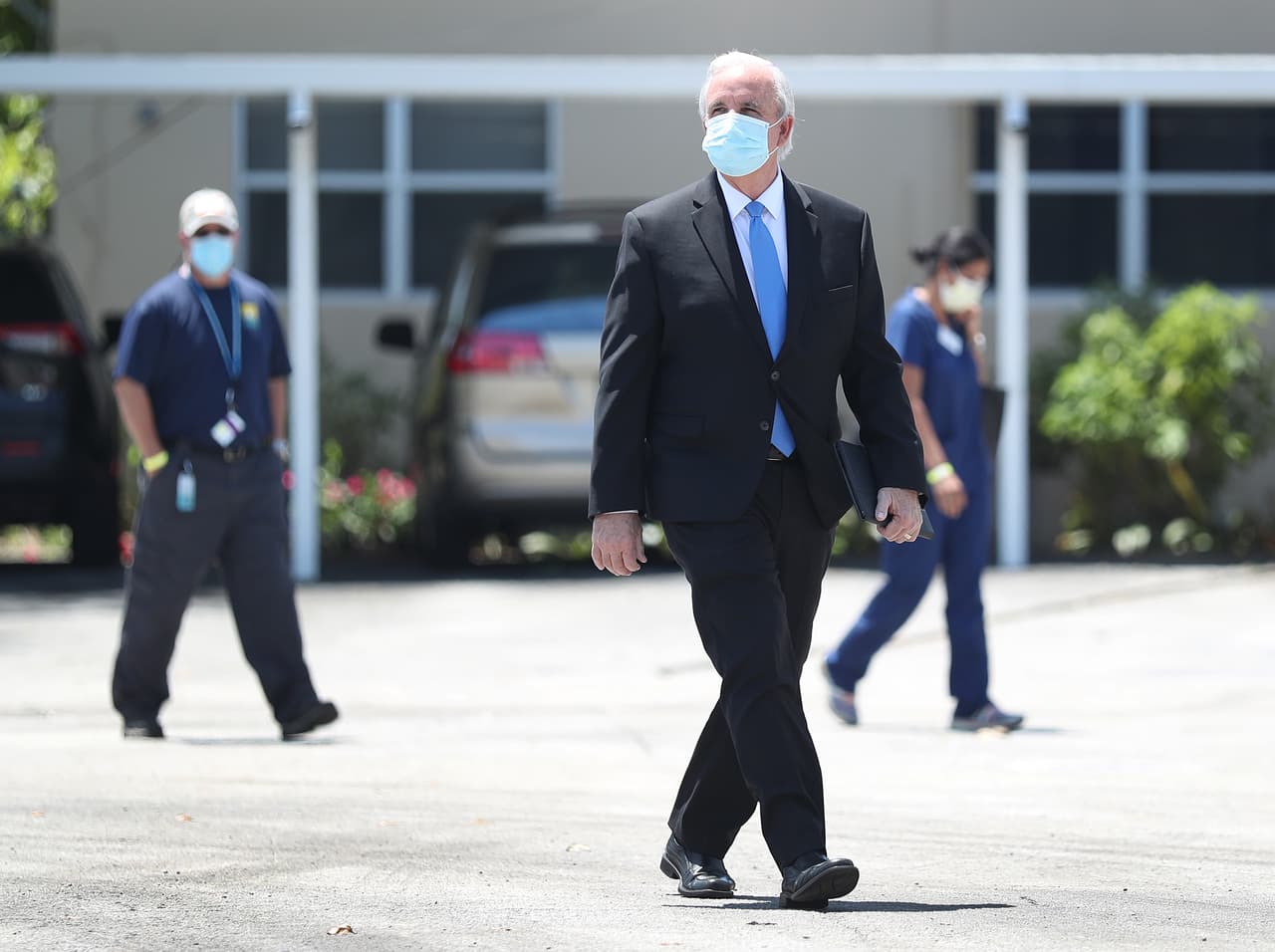 Y el domingo el alcade del condado Miami-Dade, Carlos Gimenez, dijo que están enfocados en mantener el promedio de resultados positivos de los test de covid-19 por debajo de un 10% durante 14 días, como los sugieren los CDC, para seguir con la reapertura